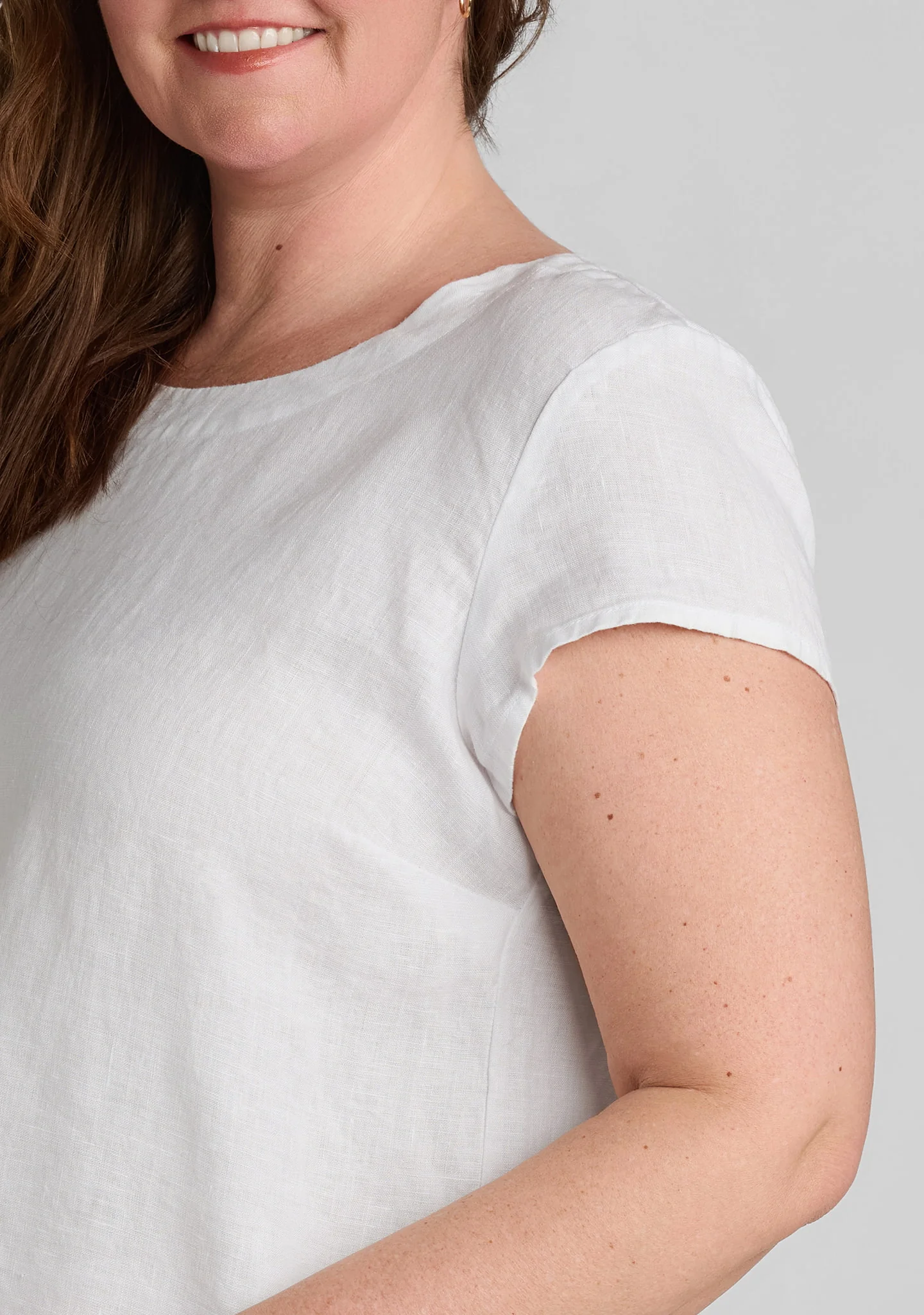 Tuck Back Tee - Linen Shirt - Image 5