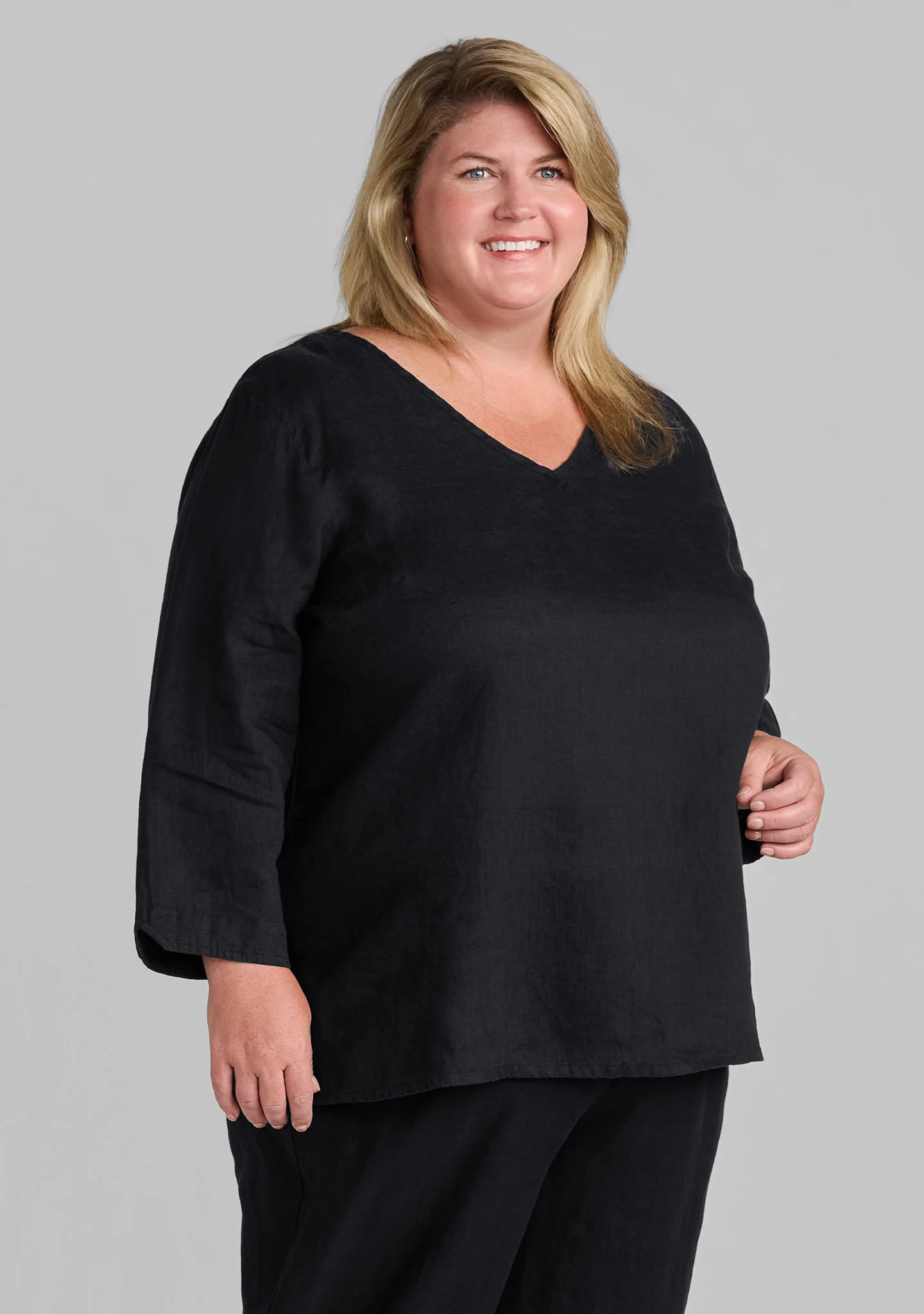 V Pullover - Linen Shirt - Image 12