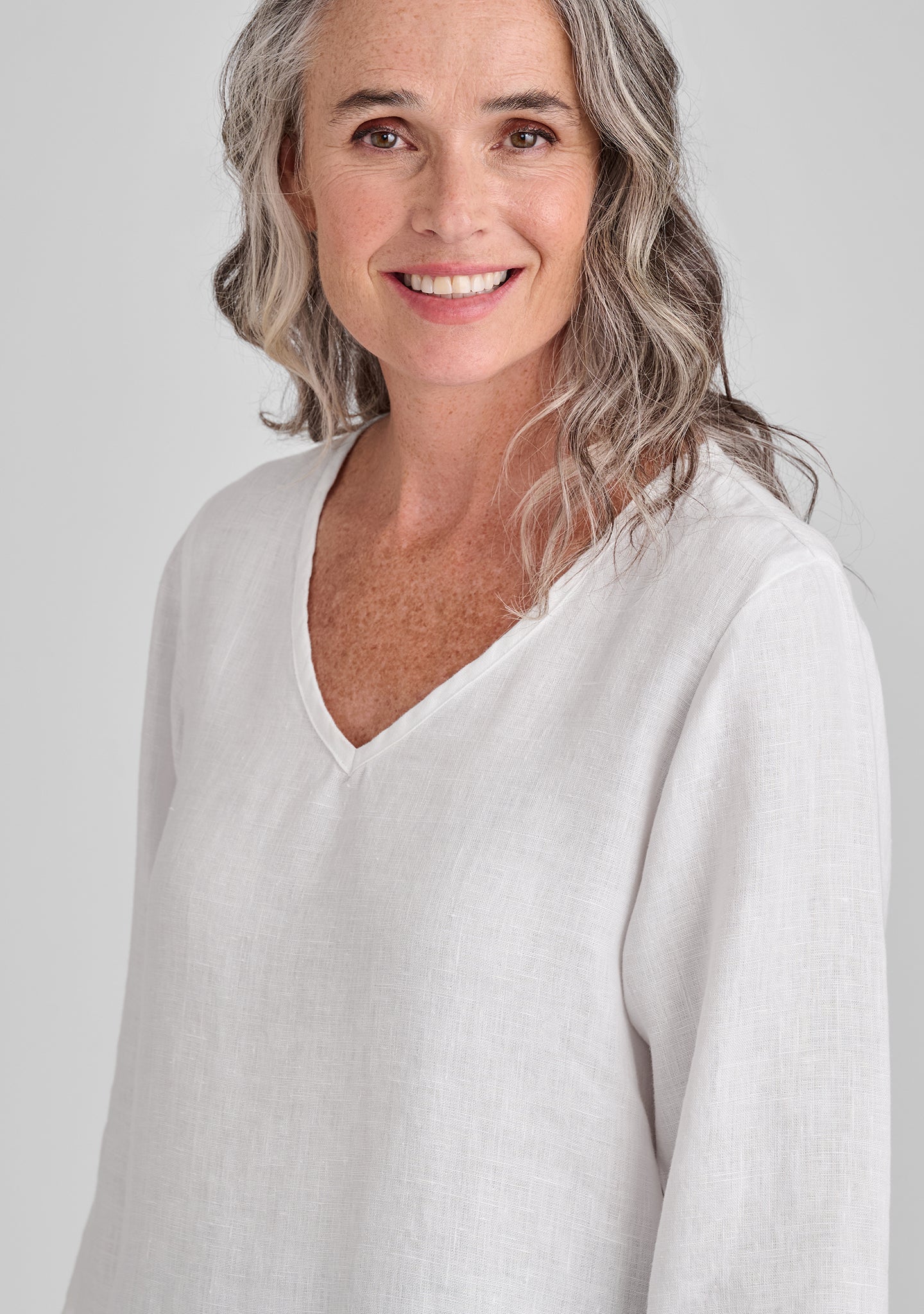 V Pullover - Linen Shirt - Image 6