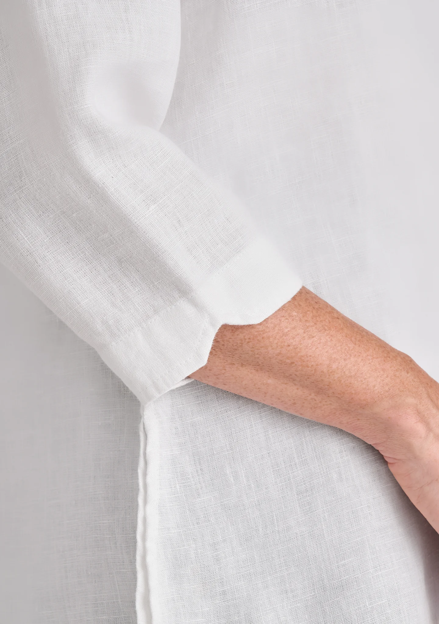 V Pullover - Linen Shirt - Image 8